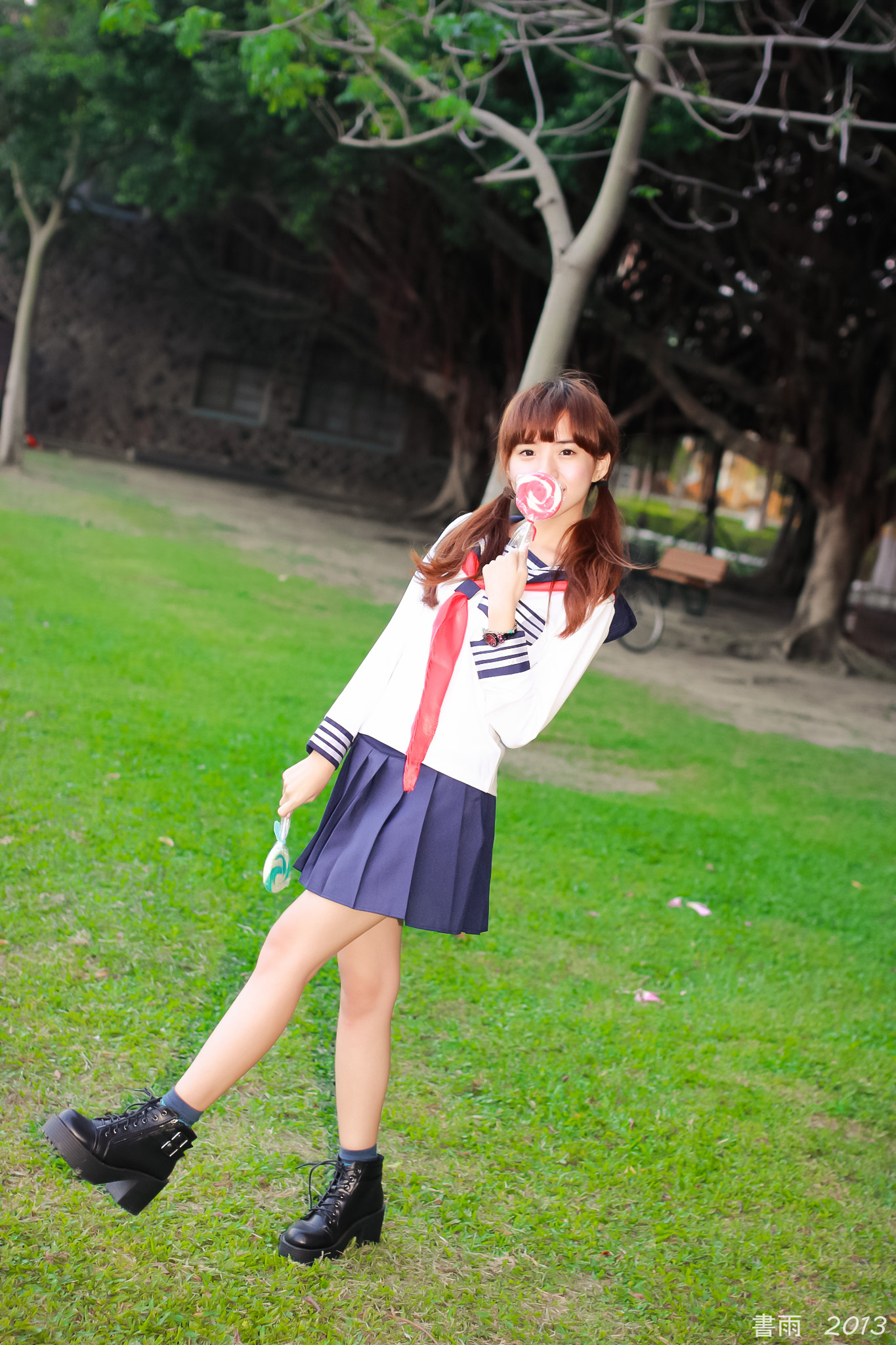 [Beautyleg番外篇]2013-10-28 珊珊士林科工馆外拍 2